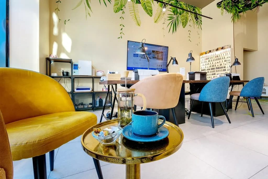 NailLounge на Комендантском