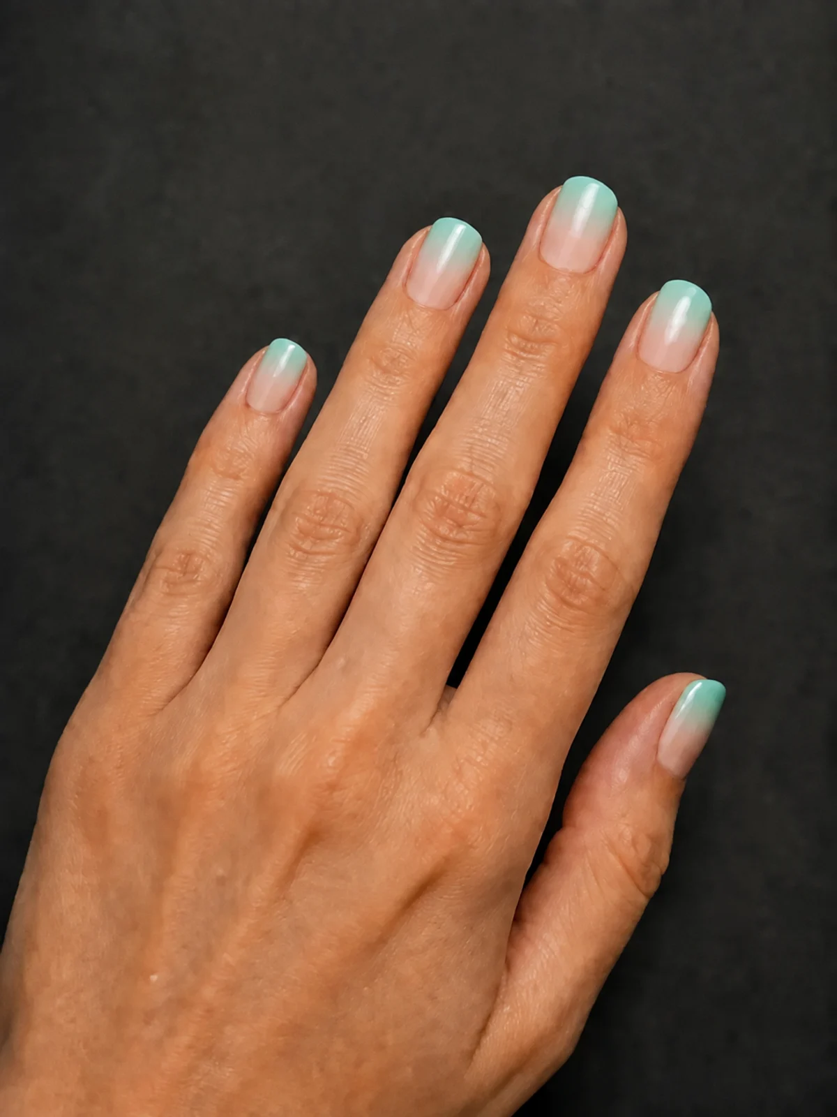 AI-идея: омбре seafoam, мягкий квадрат